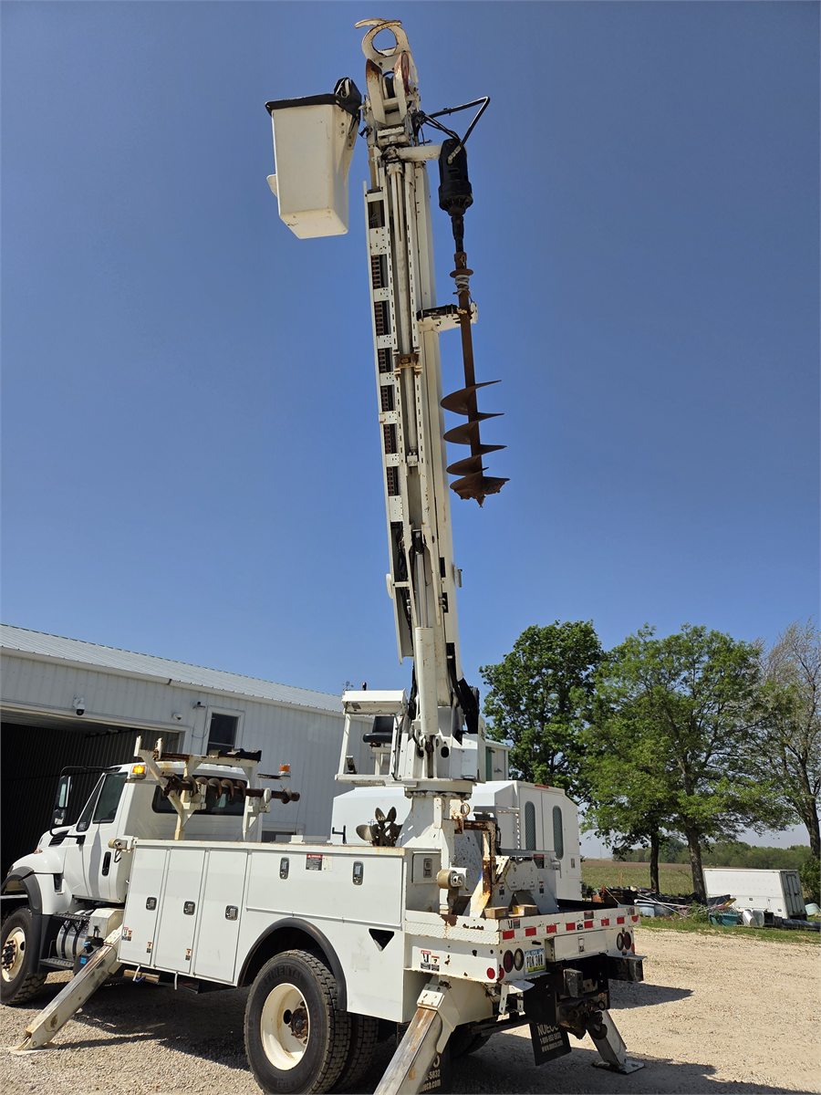 Kuhl Electric digger derrick truck ready for field work